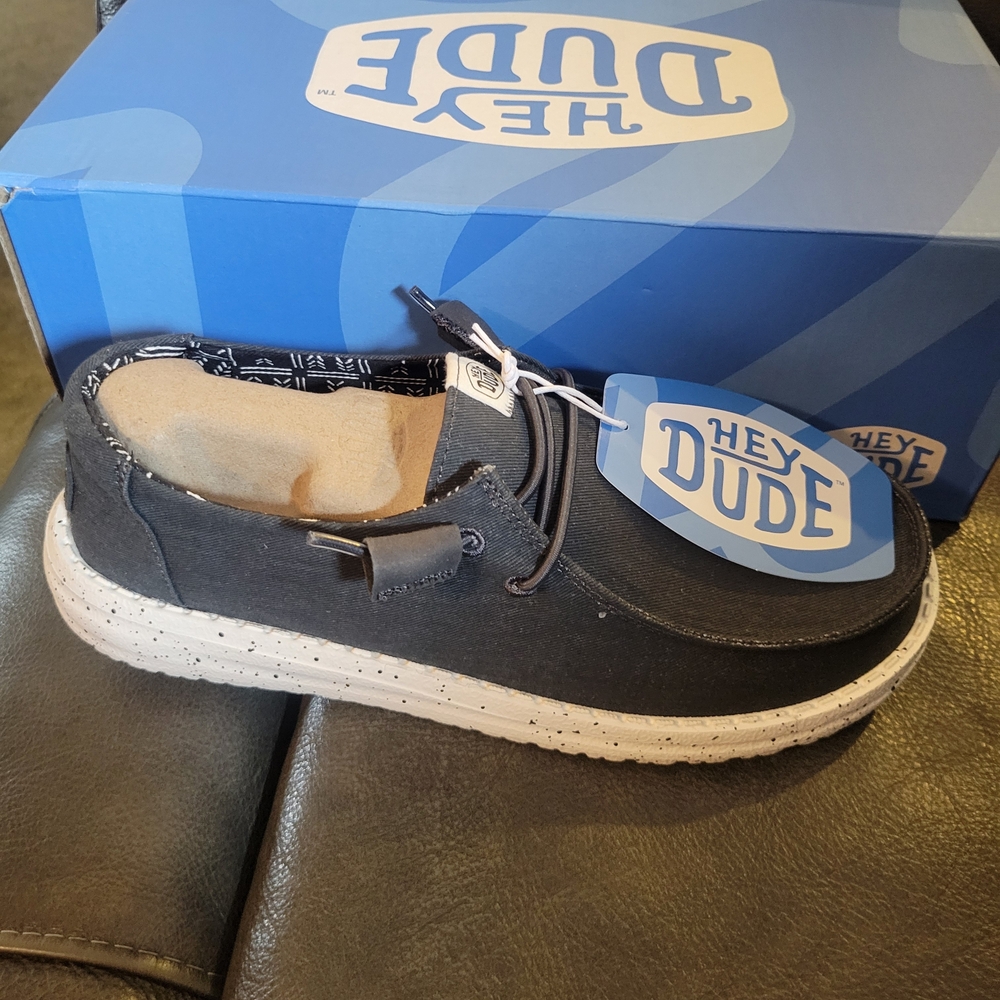 Hey Dude NWTs Womens 6 Wendy Canvas